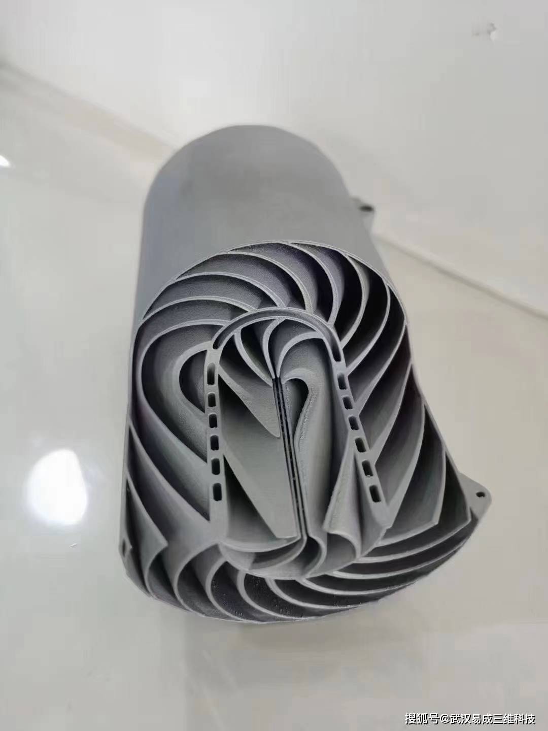 金屬3D打印機(jī)案例 三維打印技術(shù)優(yōu)化航空發(fā)動(dòng)機(jī)火焰筒制造